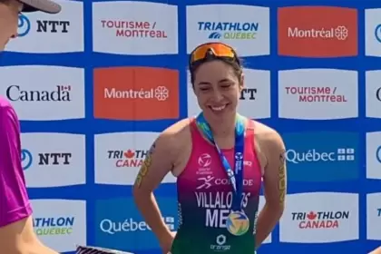Kenia Villalobos gana oro en Montreal en la Serie Mundial de Paratriatlón 2025 y asegura su pase al Mundial en Australia. Representa a Aguascalientes.