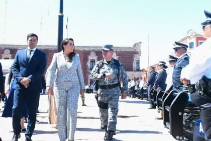 Tere Jiménez entrega 50 patrullas al municipio de Aguascalientes para reforzar operativos y fortalecer la seguridad en zonas prioritarias.