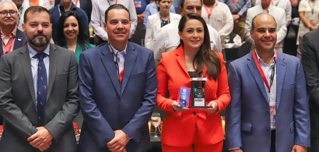 Más de 100 empresarios participaron en la Primera Cumbre Gasolinera en Aguascalientes para fortalecer alianzas e impulsar la competitividad del sector energético.