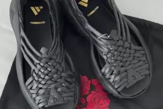 Adidas responde a señalamientos de plagio por su modelo Oaxaca Slip On. Foto Especial