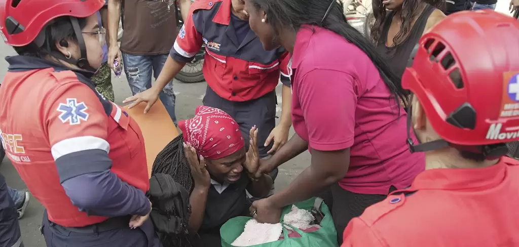 Al menos una veintena de heridos han dejado los ataques en Colombia. Foto Agencia EFE