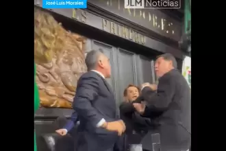 Alito Moreno y Fernández Noroña se enfrentan a golpes al término de la sesión de la Comisión Permanente del Senado. Foto JLMNoticias captura de pantalla