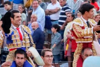 De Justo (izq.) salió así hoy de Guijuelo; mañana te haré en Bilbao, y el jueves en Málaga.