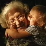 Día del abuelo, una celebración para los pilares de las familias. Foto Ekaterina shakharova en Unsplash