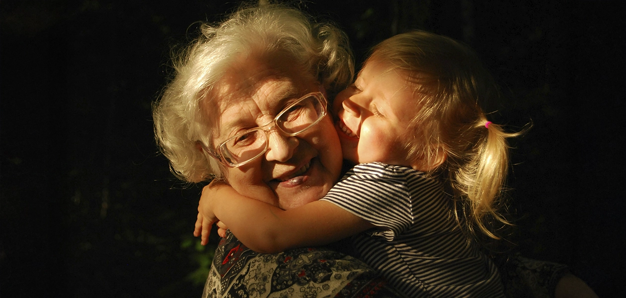 Día del abuelo, una celebración para los pilares de las familias. Foto Ekaterina shakharova en Unsplash