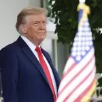 Donald Trump dijo que podría hacer un anuncio sobre garantías de seguridad para Ucrania por parte de E. U., y de socios europeos, frente a amenazas de Rusia