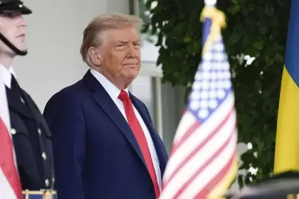 Donald Trump dijo que podría hacer un anuncio sobre garantías de seguridad para Ucrania por parte de E. U., y de socios europeos, frente a amenazas de Rusia