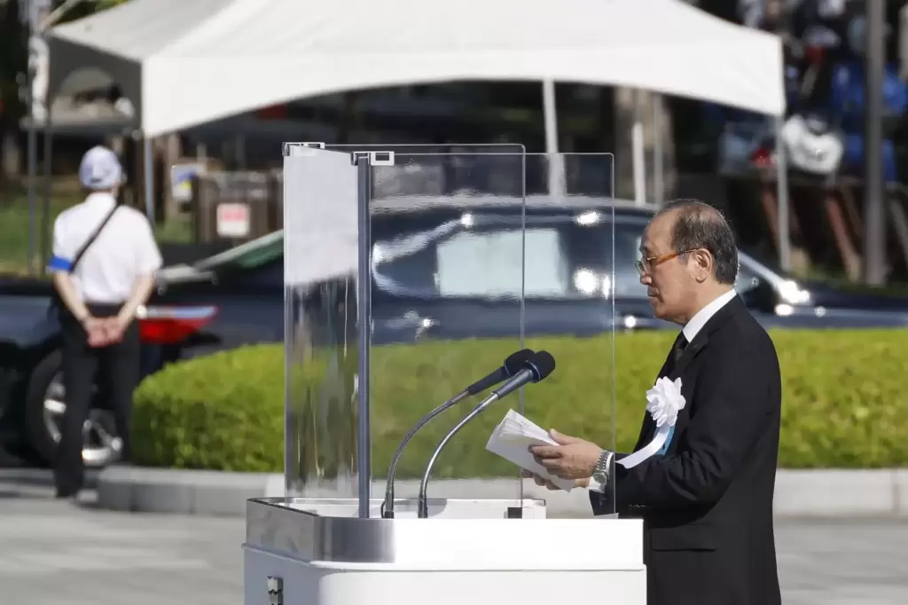 El alcalde de Hiroshima Kazumi Matsui durante su discurso rememoro el recuerdos del horror experimentado por los sobrevivientes