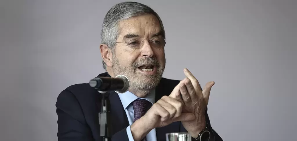 El canciller de México, Juan Ramón de la Fuente, prevé que suspensión de visas a camioneros, no afectará al país. Foto Agencia EFE