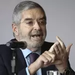 El canciller de México, Juan Ramón de la Fuente, prevé que suspensión de visas a camioneros, no afectará al país. Foto Agencia EFE