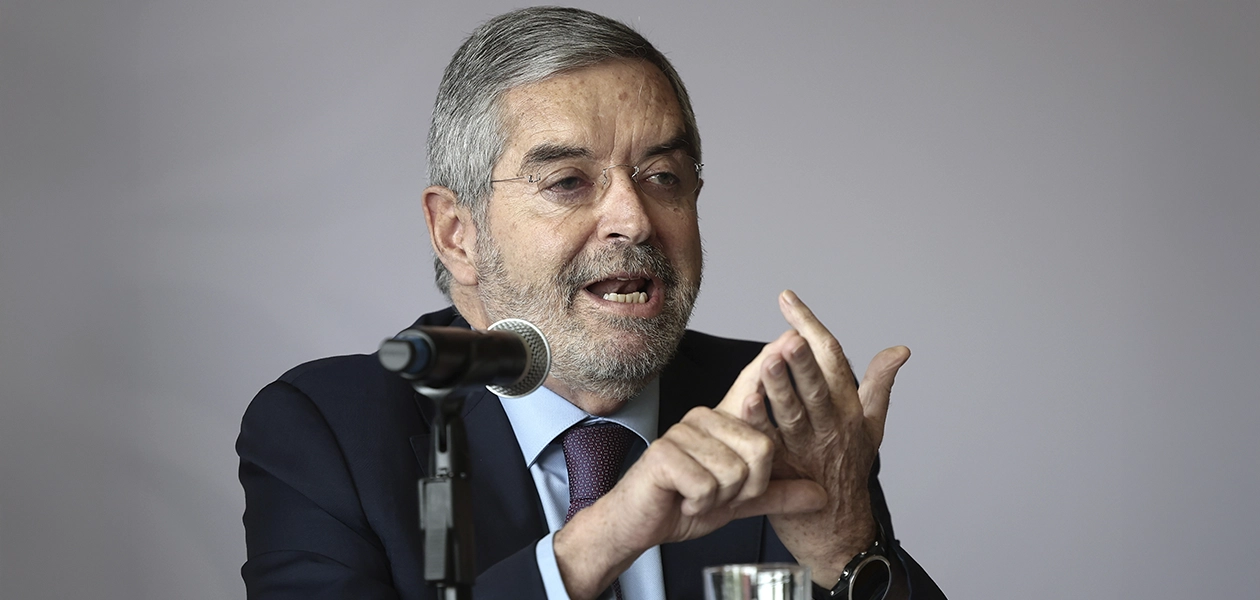 El canciller de México, Juan Ramón de la Fuente, prevé que suspensión de visas a camioneros, no afectará al país. Foto Agencia EFE