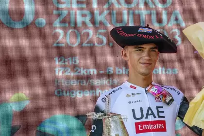 El ciclista mexicano, Isaac del Toro, conquista la vuelta de Burgos colocándose en el primer lugar de la clasificación general