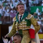 El diestro francés Clemente logró abrir la Puerta Grande hoy en la feria de Huesca, donde toreó la primera de tres que tiene en la semana. Fue una emocionante faena.