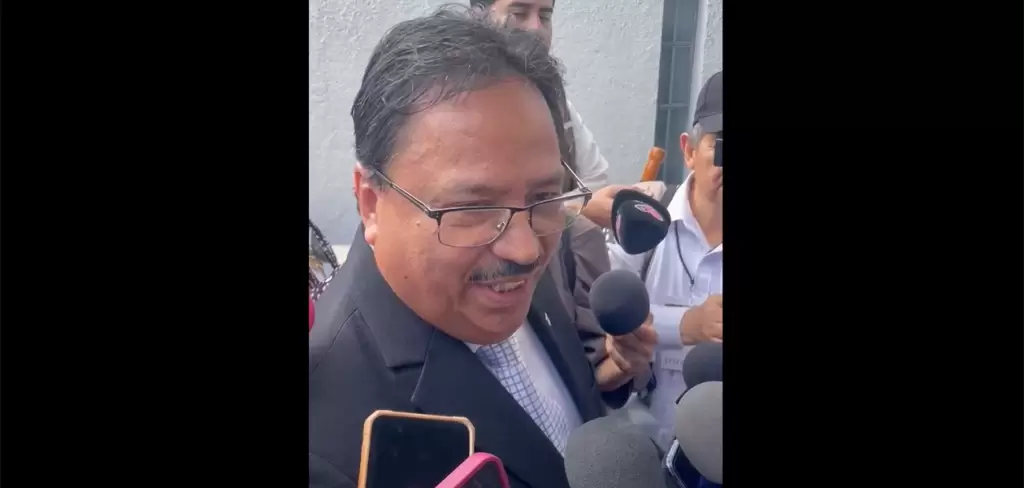 El diputado morenista Fernando Alférez Barbosa, retó a Lorena Martínez a definirse y tomar color político, ante cercanía del proceso electoral 2027