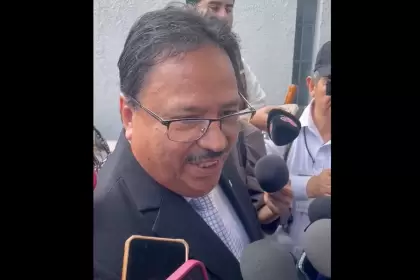 El diputado morenista Fernando Alférez Barbosa, retó a Lorena Martínez a definirse y tomar color político, ante cercanía del proceso electoral 2027