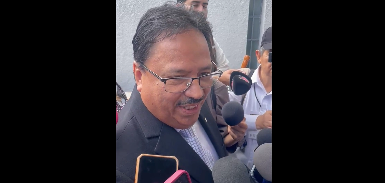 El diputado morenista Fernando Alférez Barbosa, retó a Lorena Martínez a definirse y tomar color político, ante cercanía del proceso electoral 2027