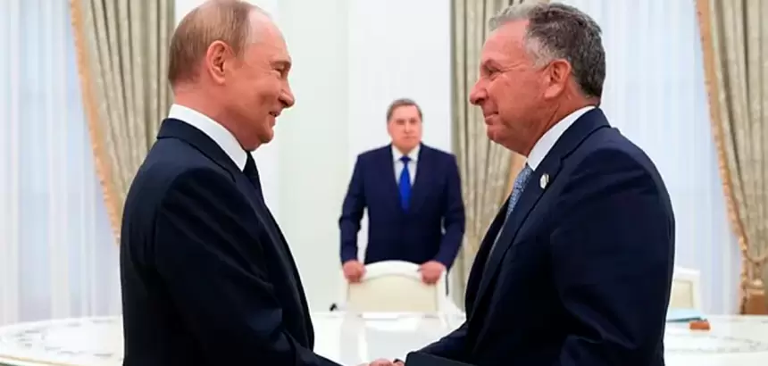 El presidente de Rusia, Vladímir Putin y el enviado de la Casa Blanca, Steve Witkoff, al finalizar su reunión. Foto EFE