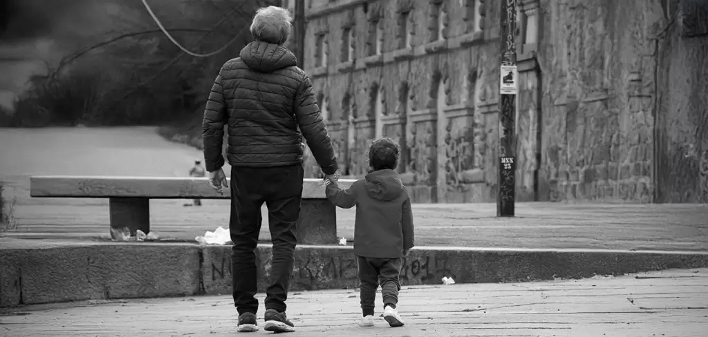 En el Dia del Abuelo se honra la aportacion y el papel que representan dentro del entorno familiar. Foto Sebastiano piazzi en Unsplash