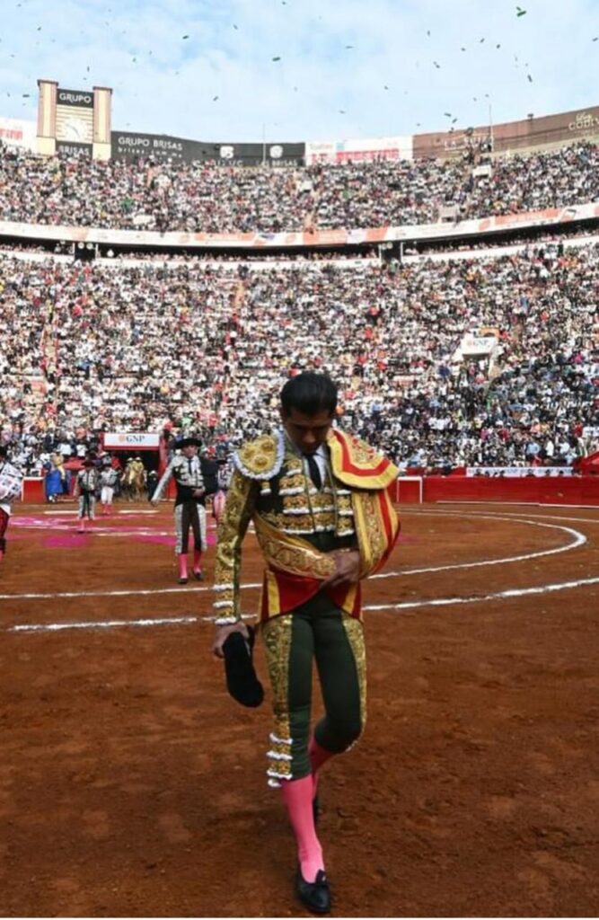 En la Plaza Mexico el hidrocalido protagonizo una de sus cinco encerronas en su carrera. Aguascalientes Cancun Pachuca y San Miguel de Allende las otras cuatro
