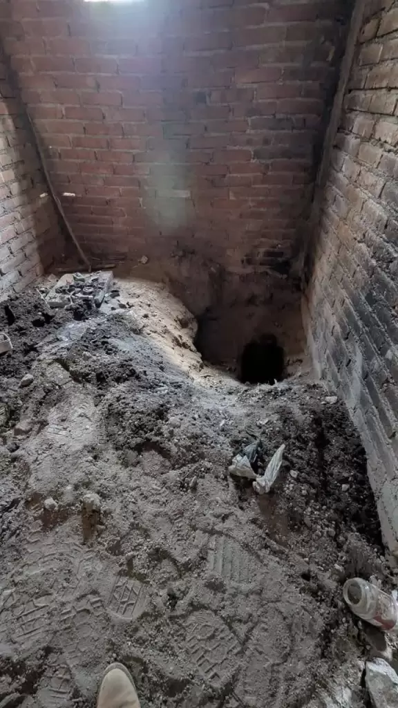 En un lugar senalado como punto de actividad delictiva fue localizada lo que parece ser una fosa clandestina