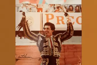 Era común ver a Marcos Ortega en los setenta, así. Y no sólo en ruedos mexicanos, sino también en España donde llegó a ser un torero de mucha importancia.