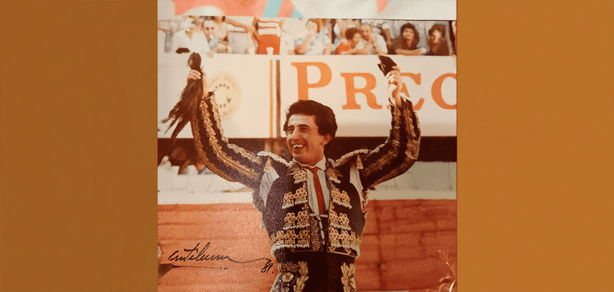 Era común ver a Marcos Ortega en los setenta, así. Y no sólo en ruedos mexicanos, sino también en España donde llegó a ser un torero de mucha importancia.