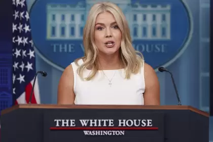 Estados Unidos listo para usar todo su poder contra narcotráfico en Venezuela, señaló Karoline Leavitt, portavoz de la Casa Blanca