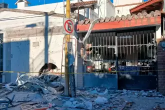 Imágenes de la explosión que destruyó un negocio en Granjas Campestre, y más de 20 casas resultaron dañadas. Foto: JLMNoticias / Especial / Alejandro Barroso.