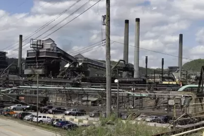 Explosión en planta de coque en Pennsylvania, dejó varias personas heridas.