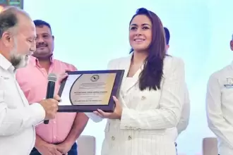 En el Primer Encuentro Apícola Nacional, Tere Jiménez anunció más apoyos al sector y reconoció la labor de apicultores que exportan 70 % de su miel.