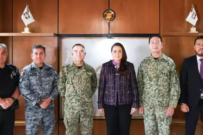 Tere Jiménez y la V Región Militar acuerdan reforzar coordinación, operativos y vigilancia en carreteras y zonas limítrofes de la región Centro‑Occidente.