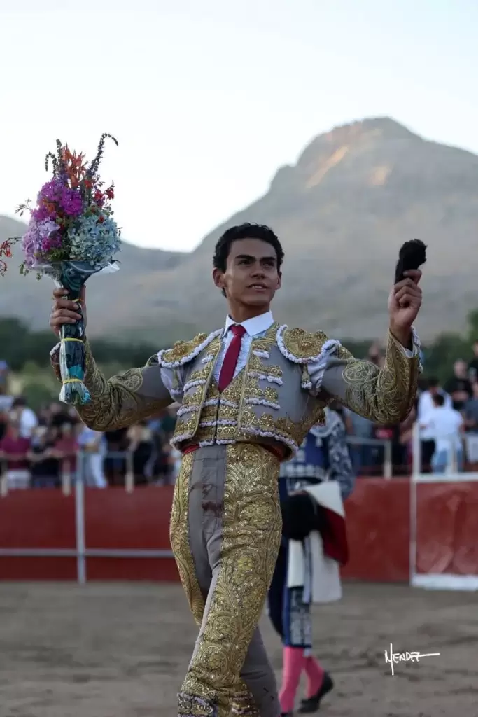 Ignacio Garibay Quijas sumo otras dos orejas a la cuenta de cinco que inicio el sabado. El joven torero mexicano ligara esta tarde su tercera actuacion en 72 horas