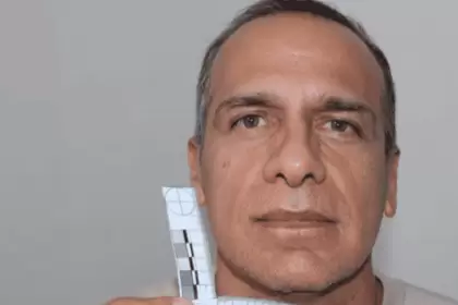 Israel Vallarta, fue liberado la noche del jueves, luego de más de 19 años en prisión, acusado de liderar la banda de secuestradores Los Zodiacos, junto con Florence Cassez. Foto El País