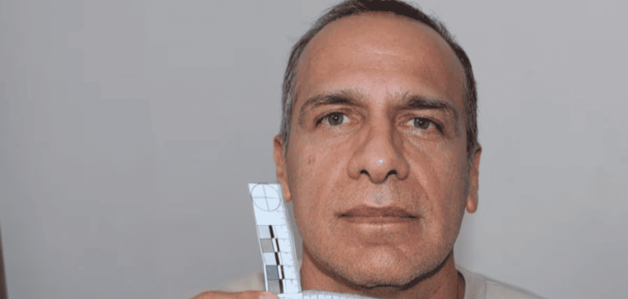 Israel Vallarta, fue liberado la noche del jueves, luego de más de 19 años en prisión, acusado de liderar la banda de secuestradores Los Zodiacos, junto con Florence Cassez. Foto El País