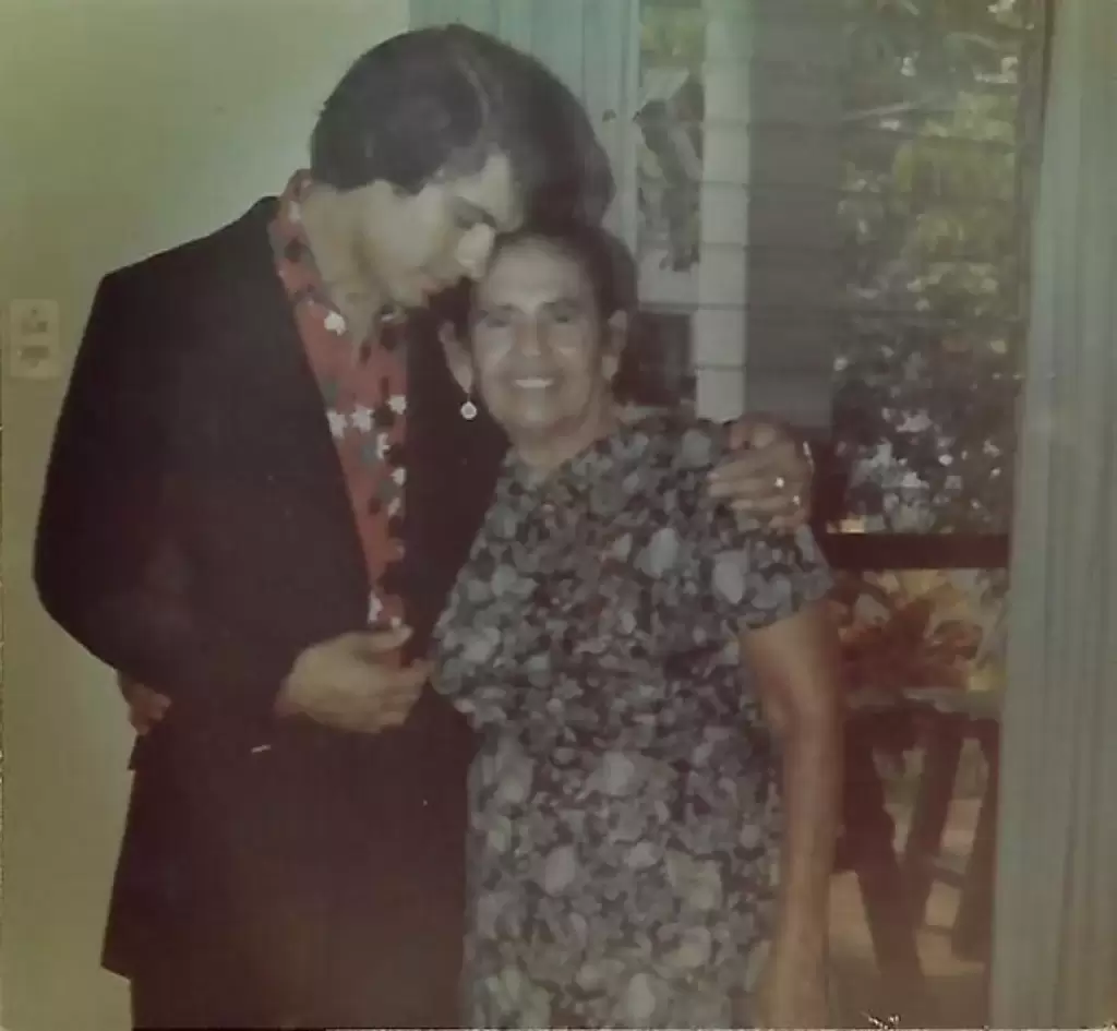 Juan Gabriel con su Amor Eterno Victoria Valadez su madre. Foto Dypress
