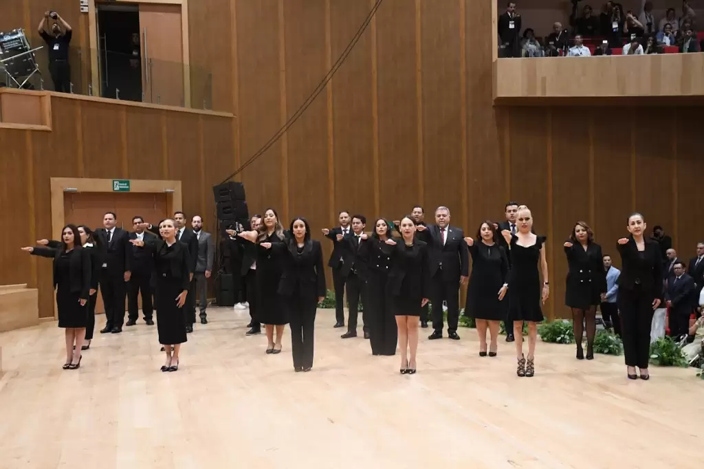Jueces del Supremo Tribunal de Justicia durante su protesta ante el Poder Ejecutivo y Legislativo. Foto Congreso del Estado