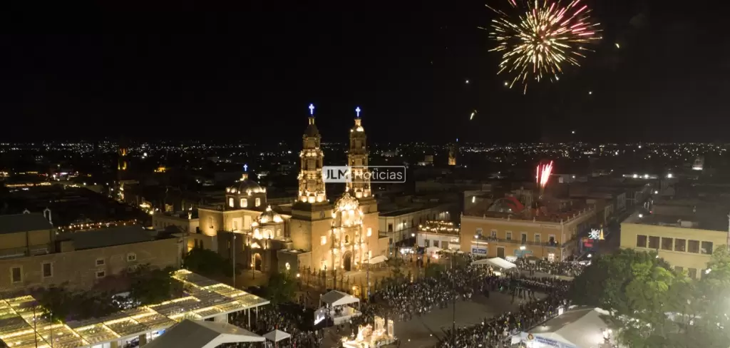 La Romeria culmino con un gran espectaculo de drones y pirotecnia que iluminaron el cielo de Aguascalientes