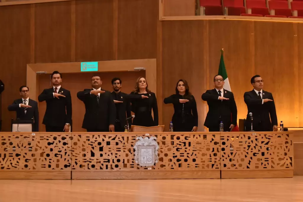 La gobernadora Tere Jimenez encabezo junto con la mesa directiva del Congreso del Estado la toma de protesta del nuevo STJ del Poder Judicial. Foto Congreso del Estado