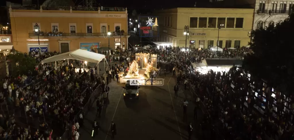 La patrona de Aguascalientes fue recibida en la plaza por miles de personas con numerosos aplausos
