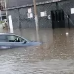 La tromba que cayó este sábado en Aguascalientes, dejó numerosas afectaciones, entre ellas autos cubiertos por el agua.