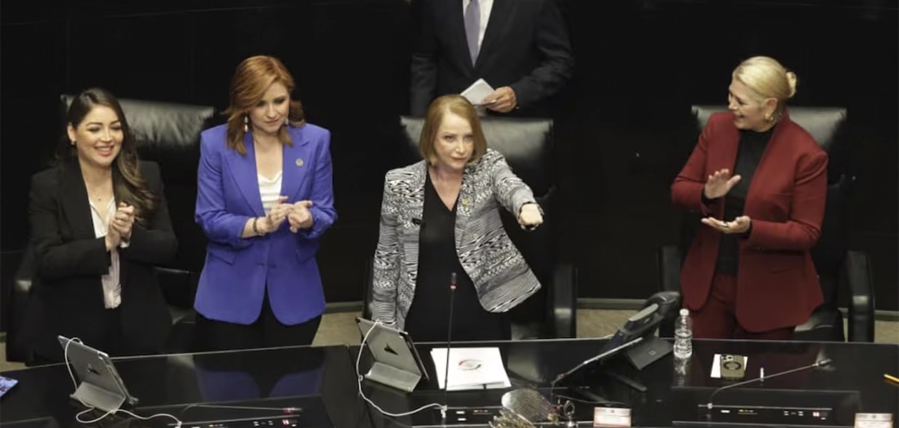 Laura Itzel Castillo, rindió protesta como nueva presidenta de la mesa directiva del Senado, sustituye a Noroña. Foto Carlos Mejía El Universal