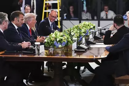 Líderes europeos acuerdan impulsar garantías de seguridad para Ucrania, durante encuentro con Donald Trump y Volodímir Zelenski en la Casa Blanca.