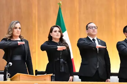 Tere Jiménez encabezó la toma de protesta de 65 jueces y magistrados del Poder Judicial de Aguascalientes en sesión solemne del Congreso.