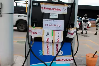 Profeco, con ASEA y Guardia Nacional, clausuró estaciones en seis gasolineras de Aguascalientes. Foto: JLMNoticias / Profeco.