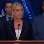 La fiscal general de Estados Unidos, Pam Bondi Fiscal, hablando sobre la aceptación de culpabilidad de Ismael "El Mayo" Zambada. Foto: JLMNoticias / Captura de Pantalla.