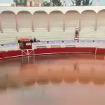 Inundado, el ruedo de la plaza San Marcos tras la fuerte lluvia de este sábado en Aguascalientes, y que provocó la suspensión de la Corrida de la Vendimia. Foto: JLMNoticias.