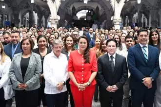 Tere Jiménez impulsa la Red de Municipios por la Salud y recibe premios nacional e internacional por las mejores prácticas médicas en Aguascalientes.