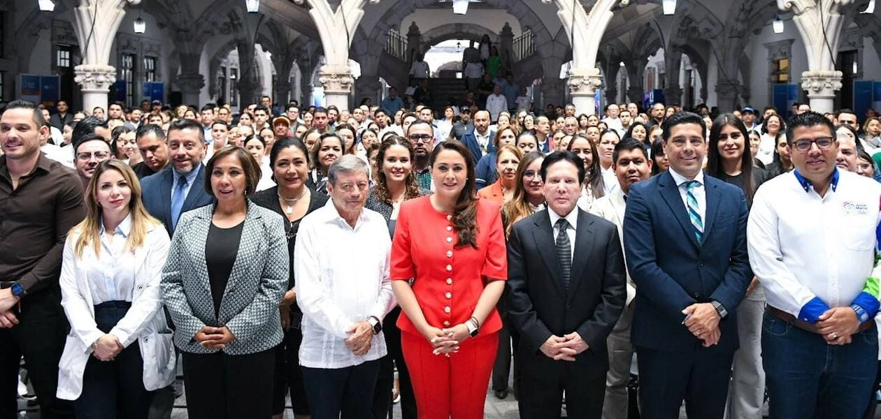 Tere Jiménez impulsa la Red de Municipios por la Salud y recibe premios nacional e internacional por las mejores prácticas médicas en Aguascalientes.