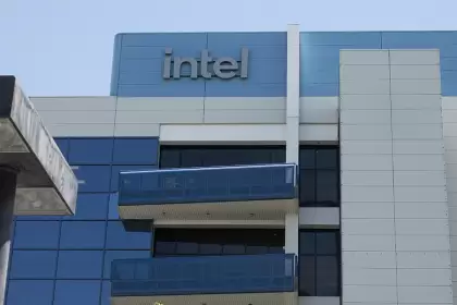 Sede corporativa de INTEL en Santa Clara, California, que a partir de ahora cuenta con Estados Unidos como su mayor accionista. Foto Archivo EFE