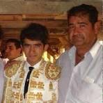 Su padre Jose Guadalupe Adame Lopez le ha acompanado siempre desde que inicio su carrera como nino torero